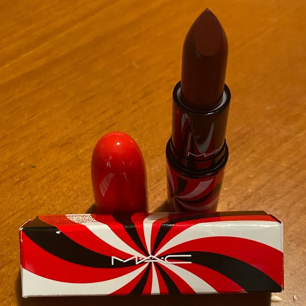 MAC Matte Lipstick Magic Charmer